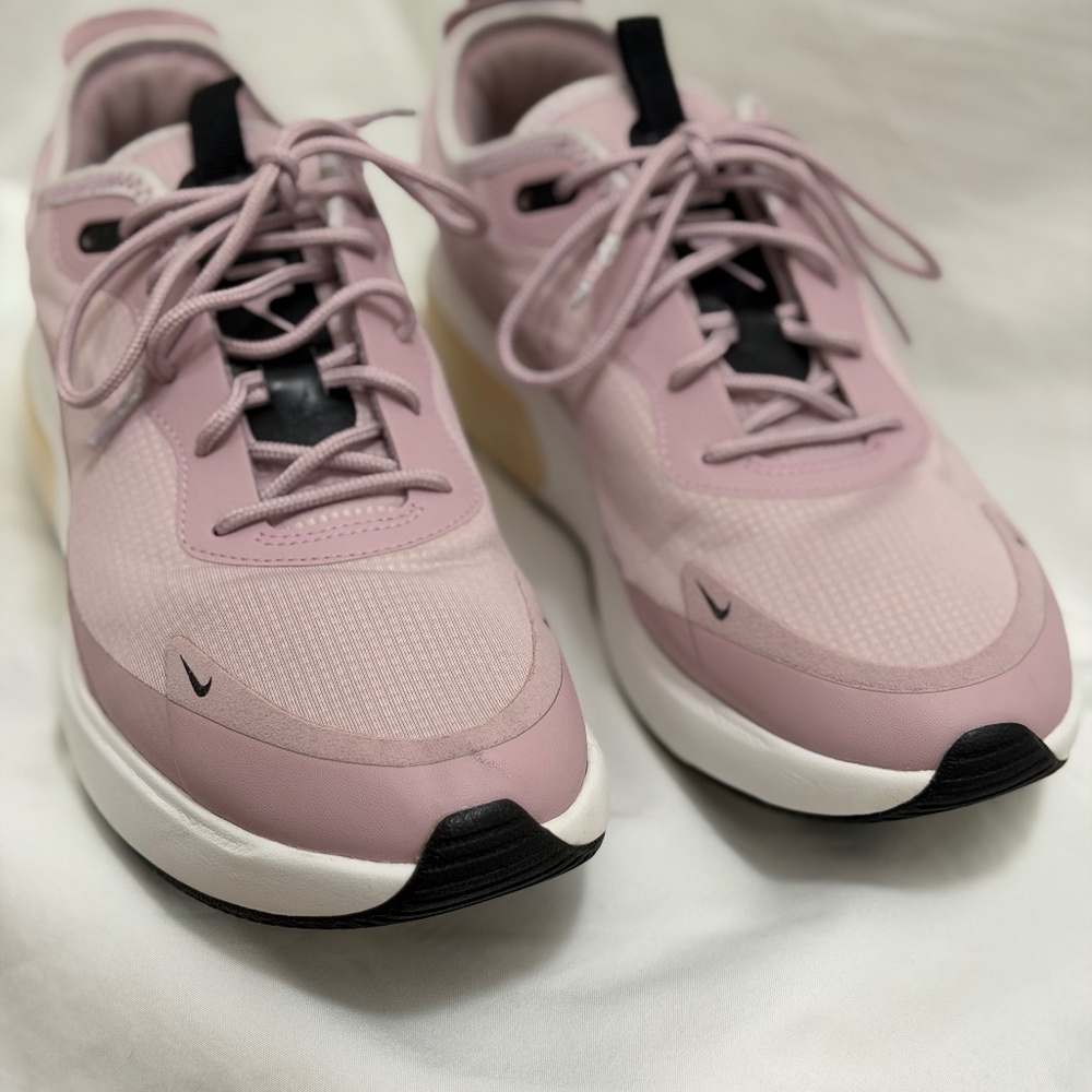 Nike Air Max Día size 8.5
